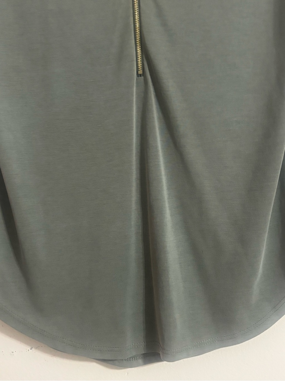 Green Envelope Olive/Army Green Sleeveless V-Neck Blouse With Zipper - Picture 7 of 9